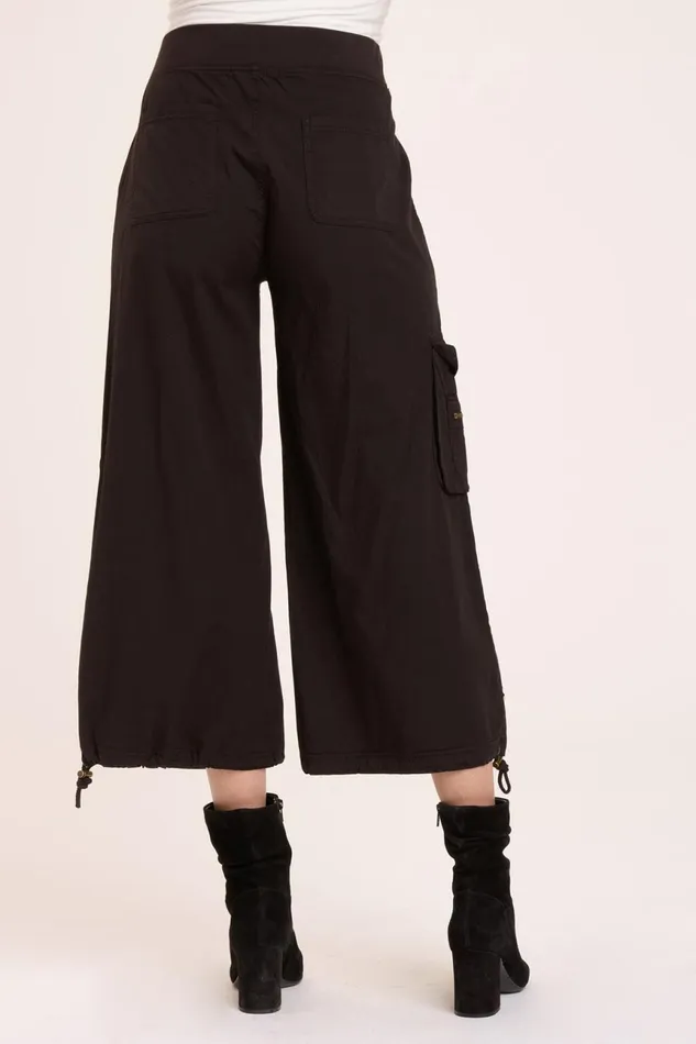 Clothing Crops XCVI Numa Cargo Crop Black